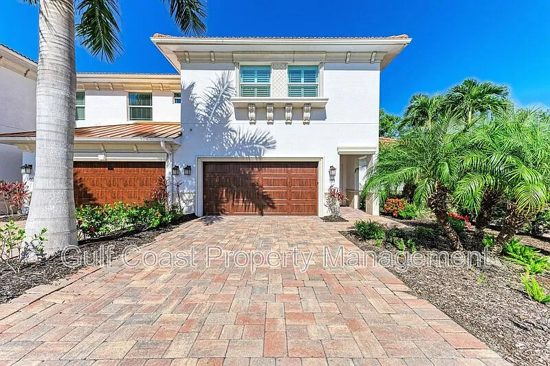 3 bed, 2.0 bath, 2562 sqft, $3,300 — Photo 1
