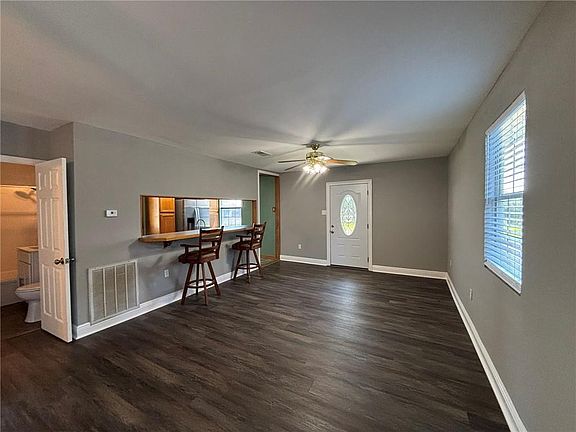 3rd image of 362 West Ave