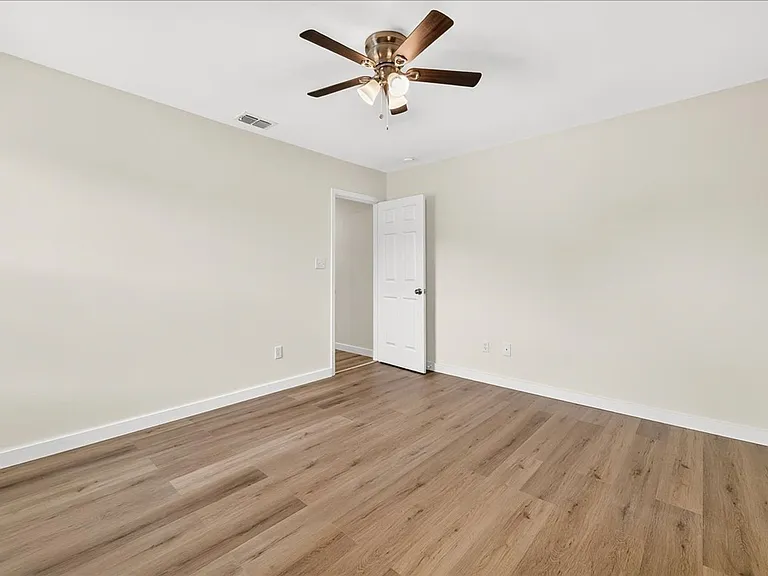 1154 Florida Ave — Photo 29