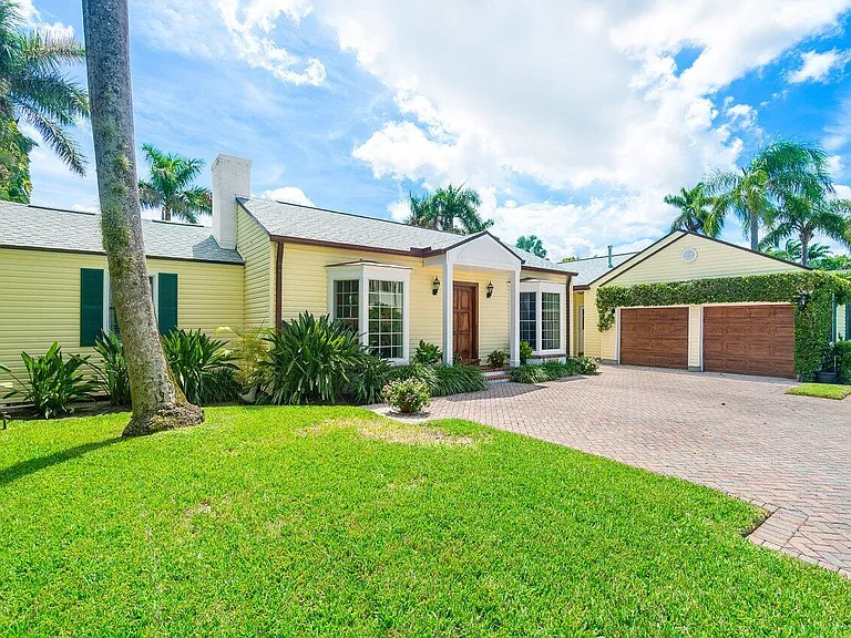 240 Miraflores Dr — Photo 2