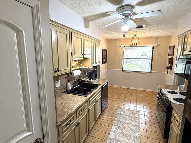 5495 Forrest Dr — Photo 6