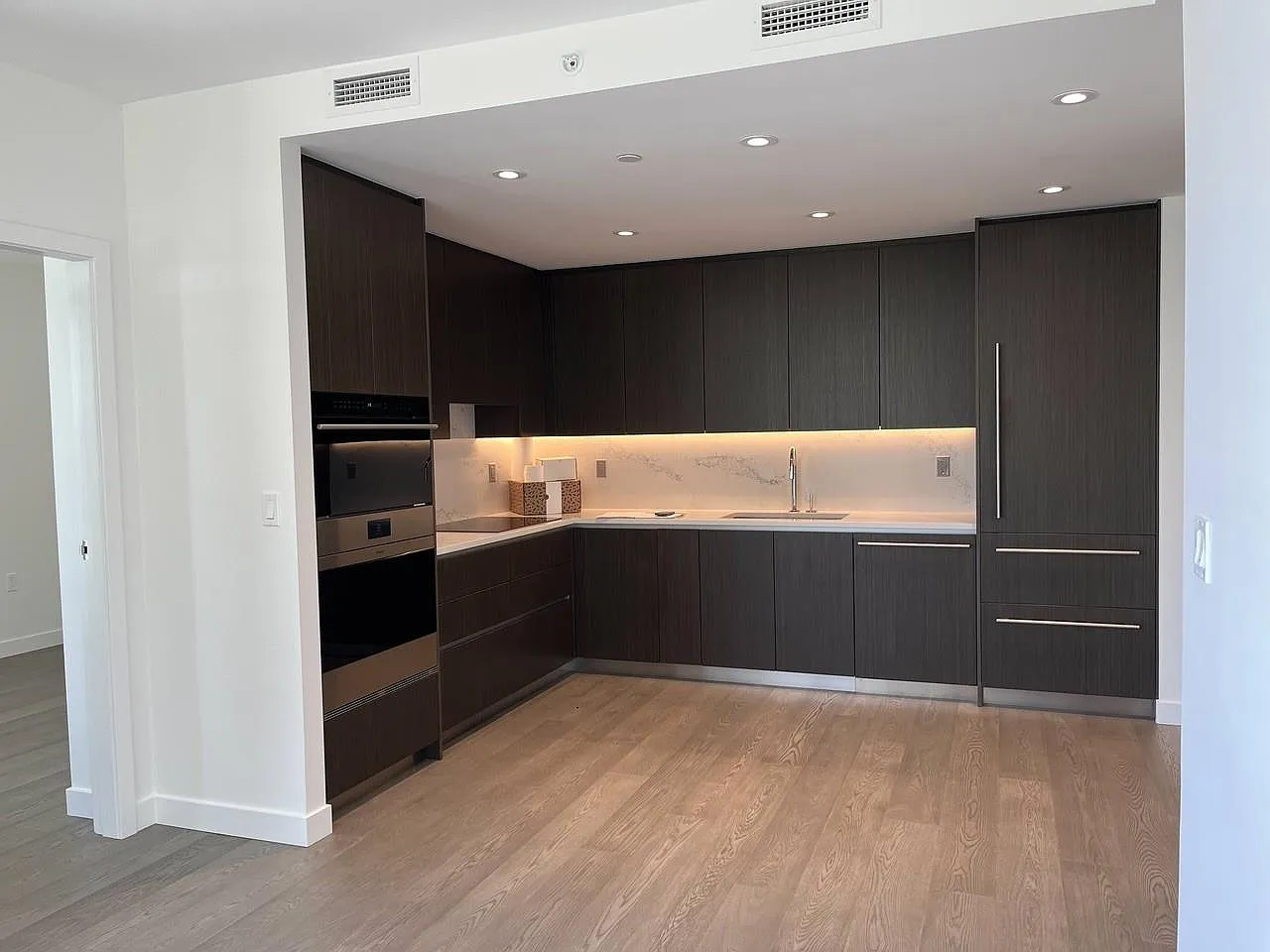 2 bed, 892 sqft, $4,750 — Photo 2