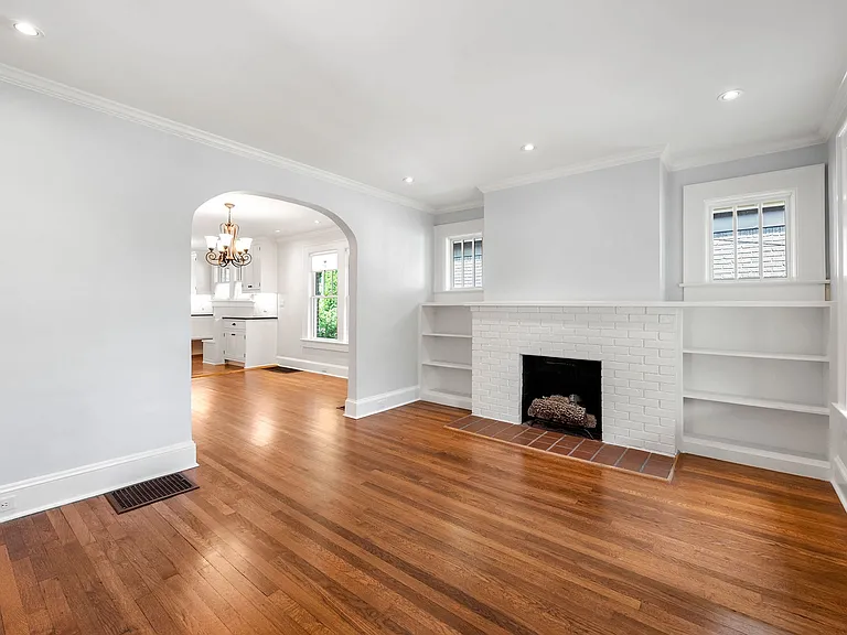 700 Berne St SE — Photo 3