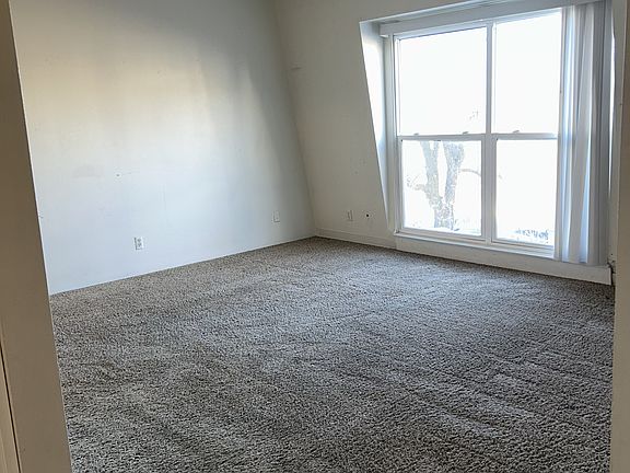 2nd image of 1450 Meadowview Dr #9