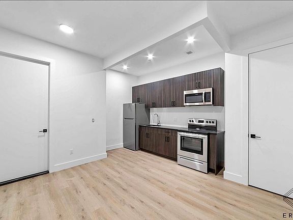 4th image of 1183 New York Ave #1R
