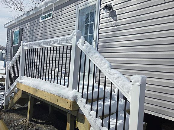 Exterior Image-1-Champion 747CL High View Acres