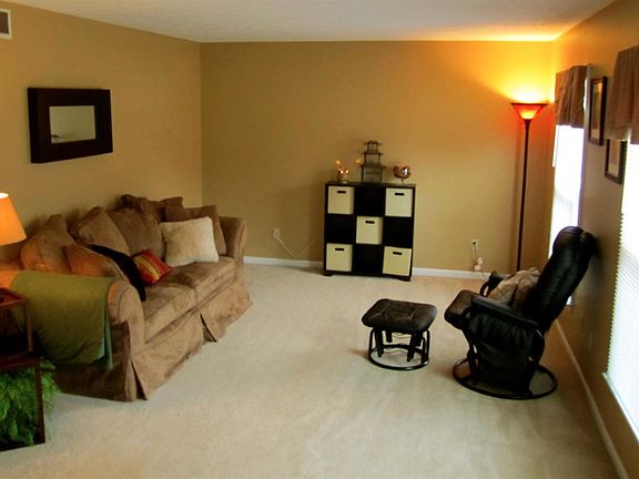 4th image of 376 Fox Harbour Dr