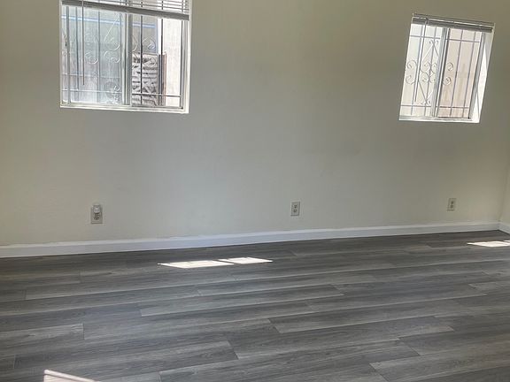 5th image of 5213 1/2 S Western Ave #5213