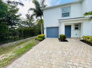 15201 Wildflower Cir, Naples, FL 34119