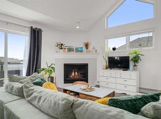 20 Sierra Morena Mews SW #404, Calgary, AB T3H 3K6