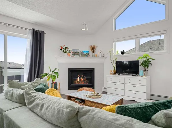 20 Sierra Morena Mews SW #404, Calgary, AB T3H 3K6