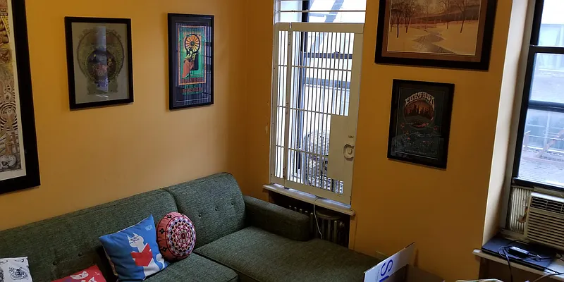 Rented by Metroline Realty | media 16