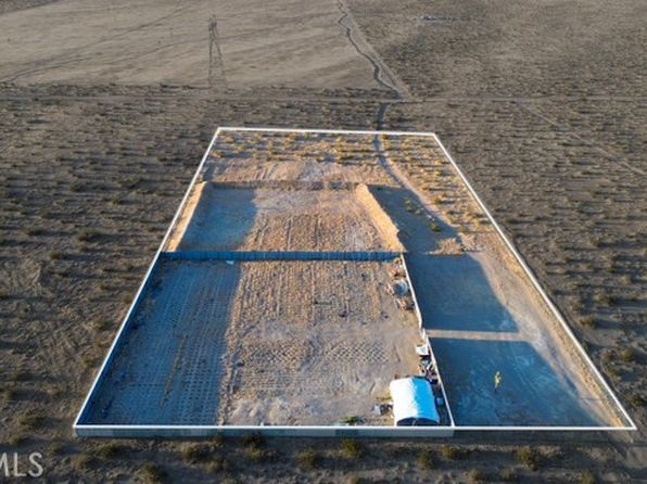 6 Vinton Rd, Adelanto, CA 92301
