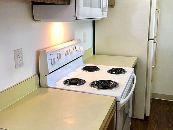 5th image of 1202 E 6th St APT 02