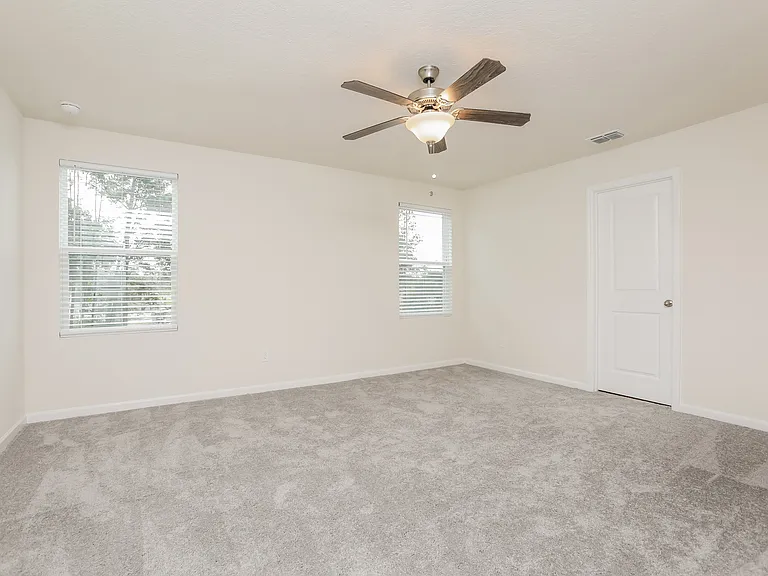 Lincoln Oaks — Photo 24