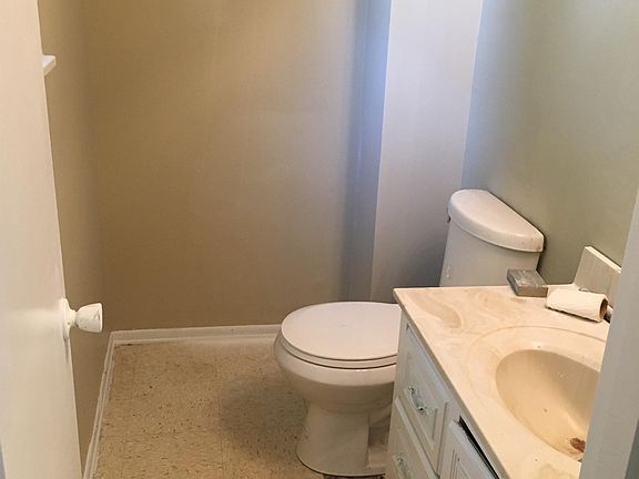 3rd image of 223 Wise Ct