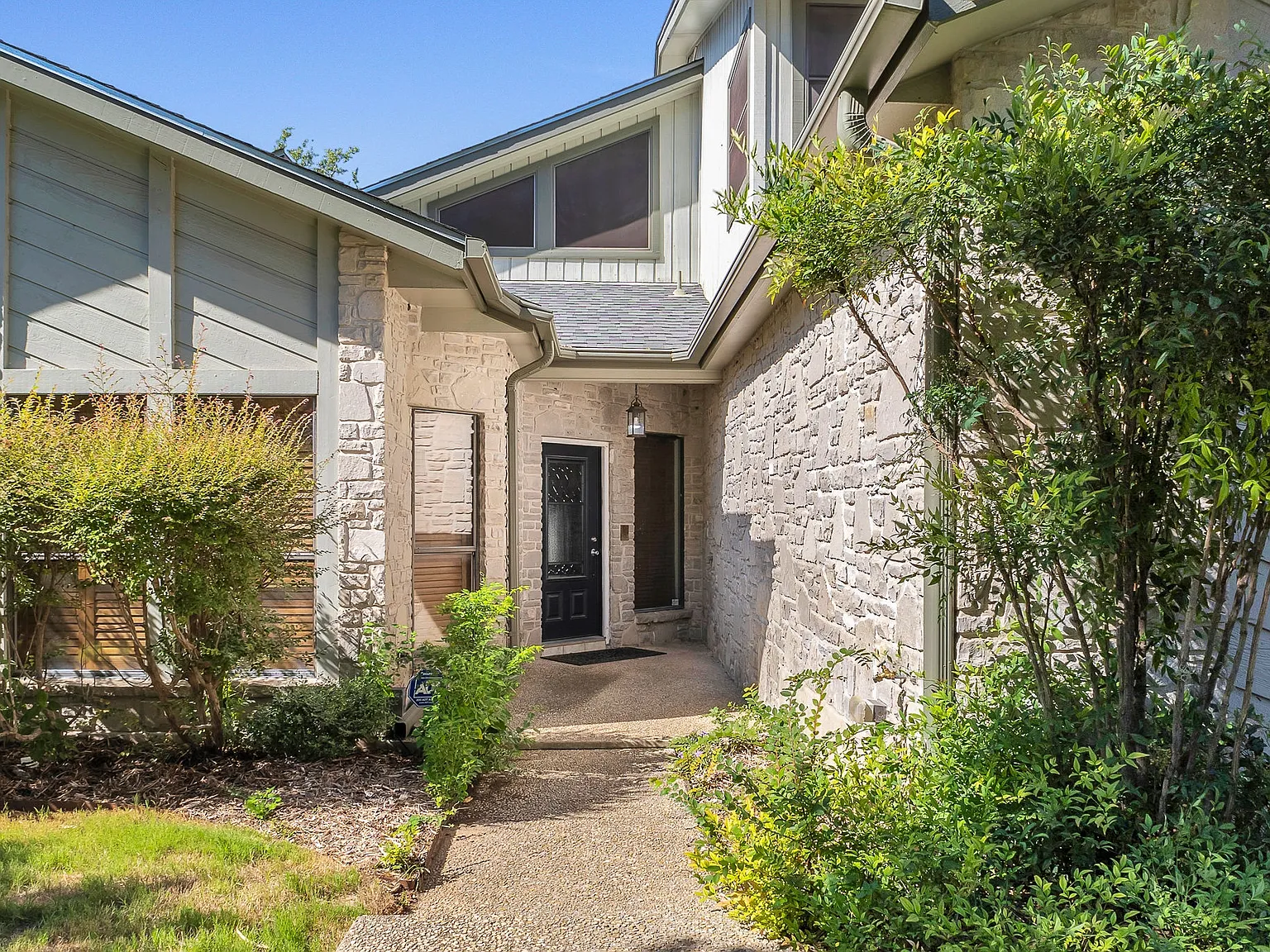 306 Country Wood Dr — Photo 3