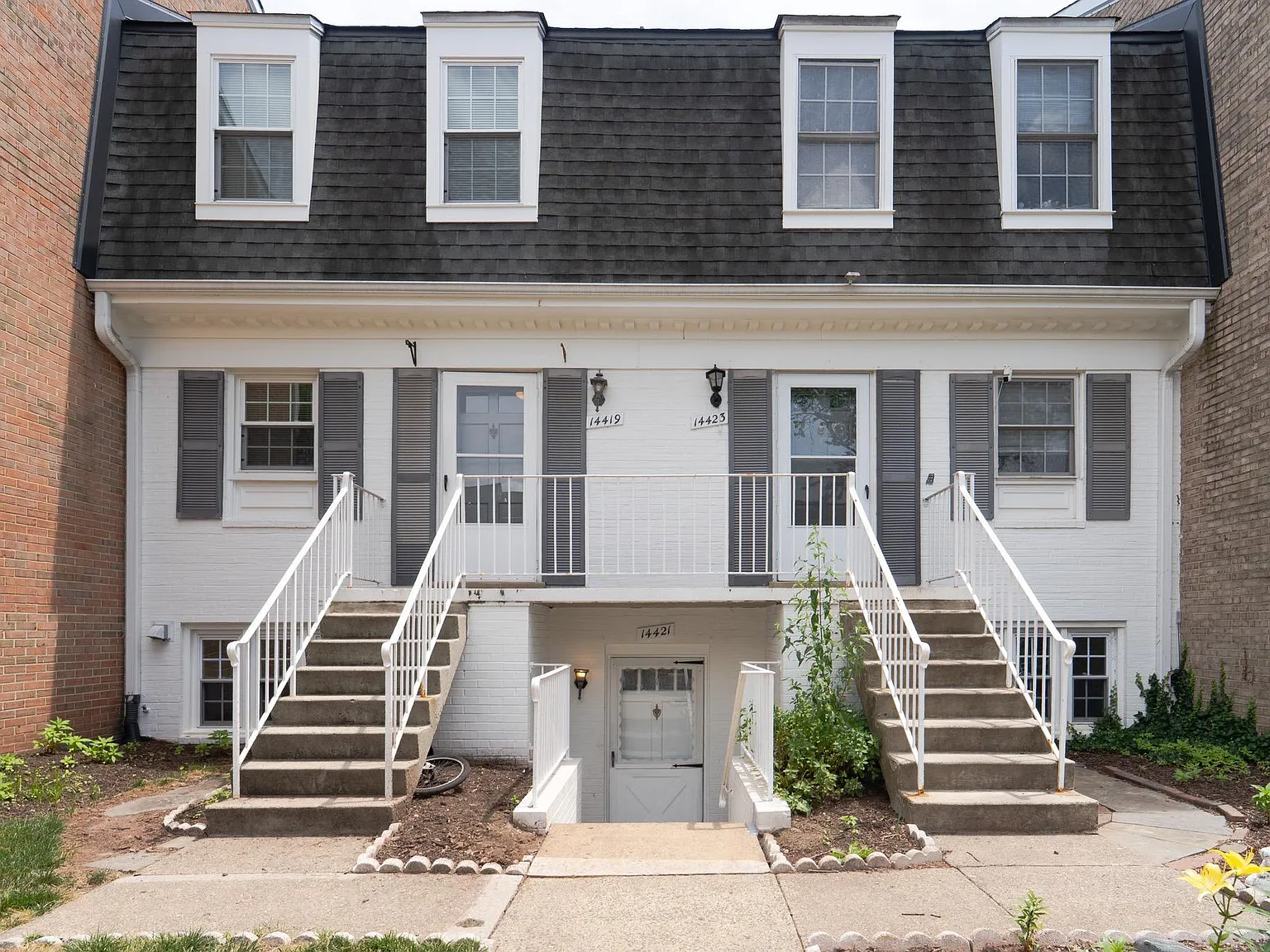 2 bed, 1054 sqft, $1,950 — Photo 1