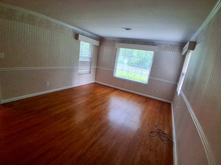 5201 Habersham St — Photo 2