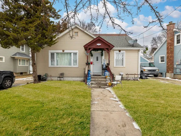 730 E Benton St, Aurora, IL 60505