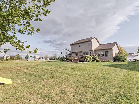 4th image of 1072 Parkway Ln