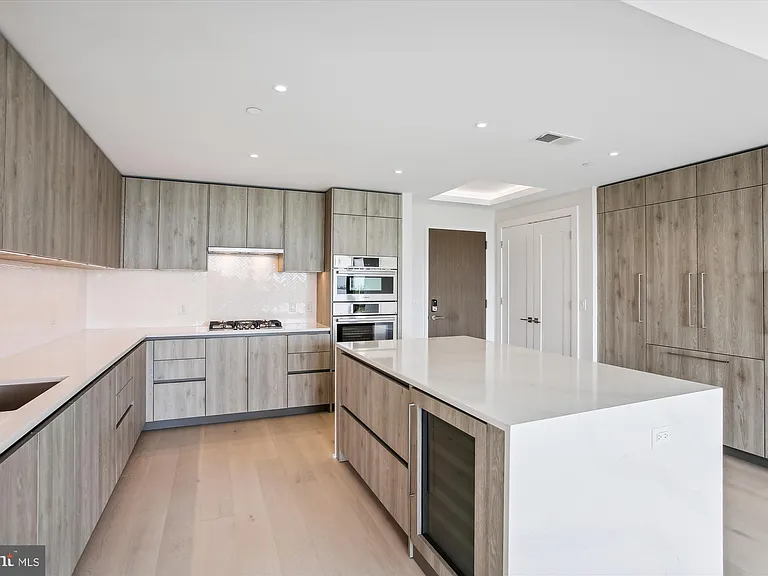 1201 N Royal St #205 — Photo 7