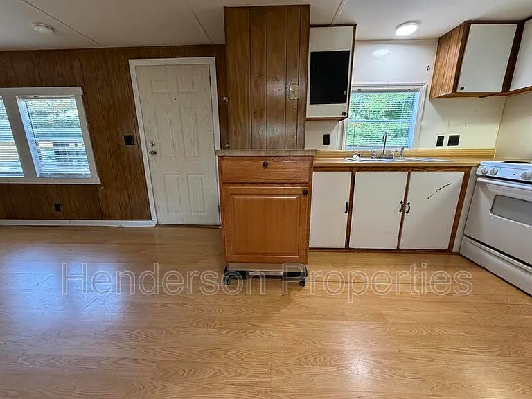 733 Indian Hill Rd — Photo 10