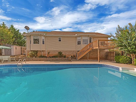 5th image of 412 Little Cove Dr