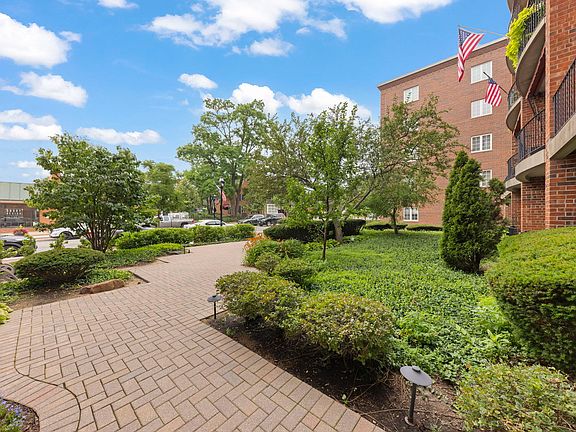 2nd image of 515 N Main St APT 3CS