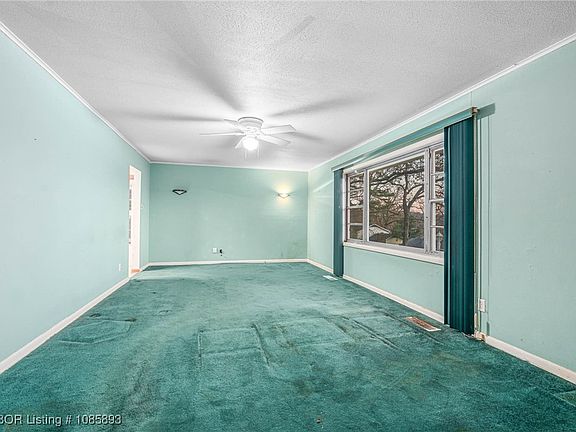 4th image of 2115 Country Club Dr