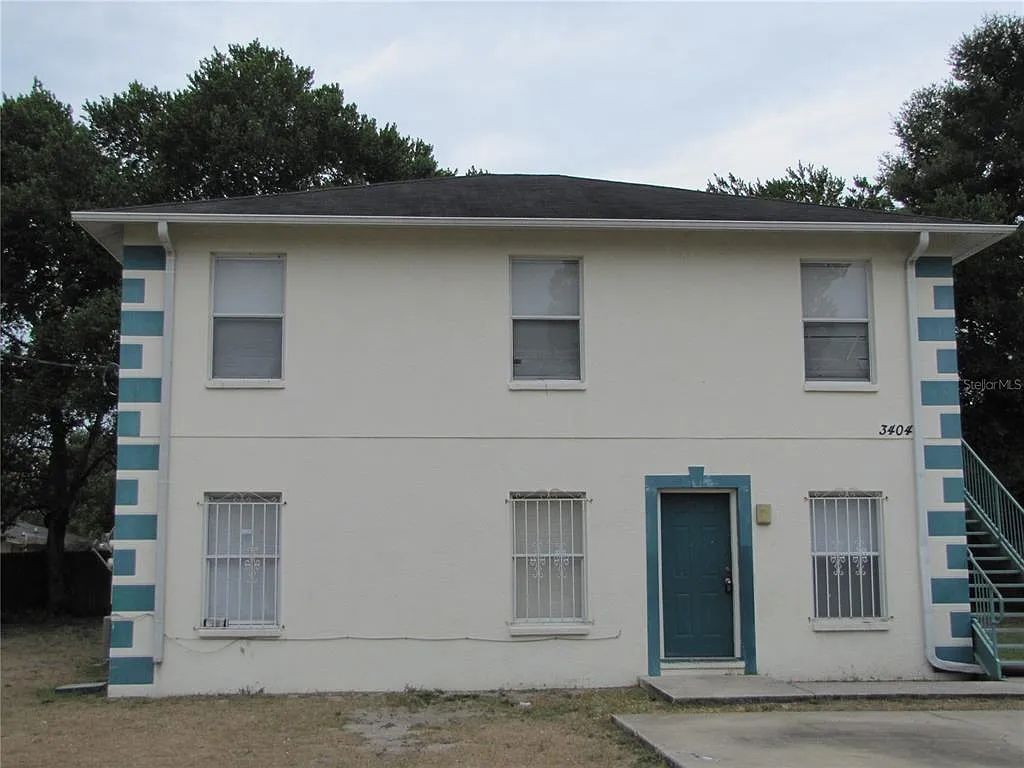 3 bed, 2.0 bath, 990 sqft, $2,200 — Photo 1