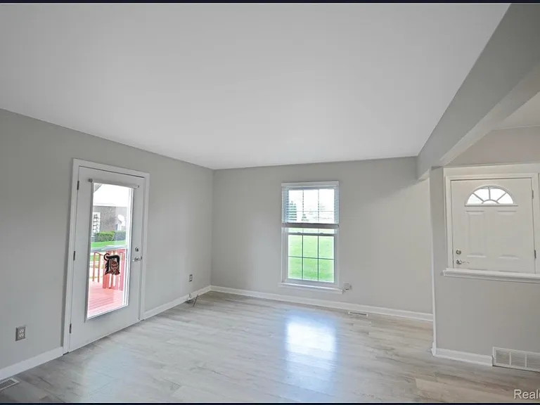 35274 Terrybrook Dr — Photo 10