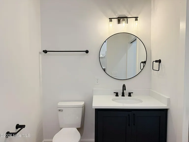 720 Castle St #202 — Photo 2