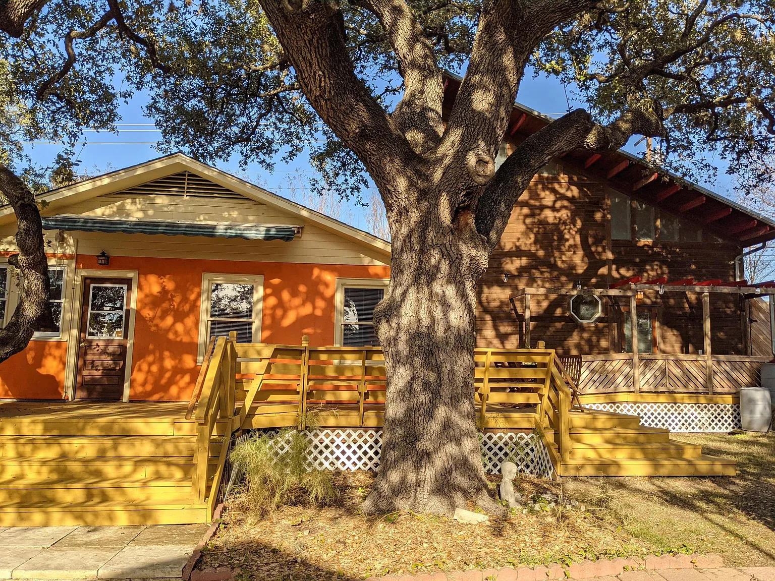 2401 Euclid Ave — Photo 3