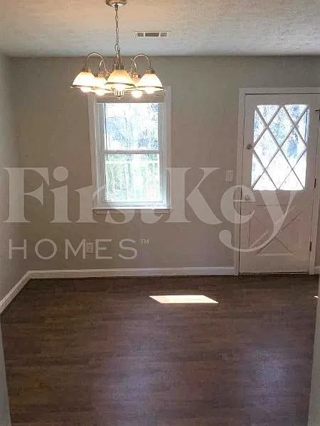 3 bed, 2.0 bath, 1252 sqft, $1,995 — Photo 2