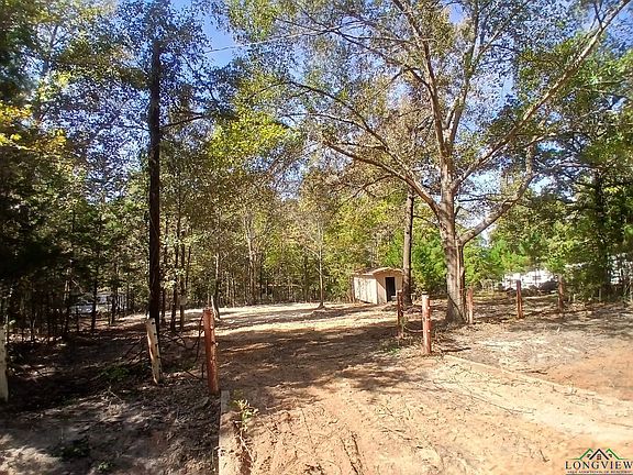 5th image of 450 Fir Dr