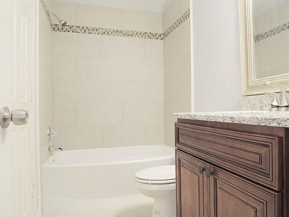 3rd image of 2116 Leeds Dr