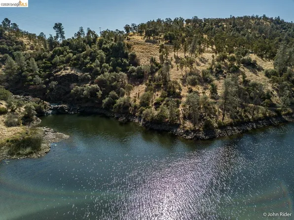 8 Tulloch Lake Estates Rd, Jamestown, CA 95327