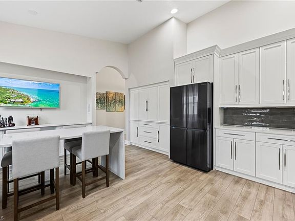 2nd image of 6825 Huntington Lakes CIR #201
