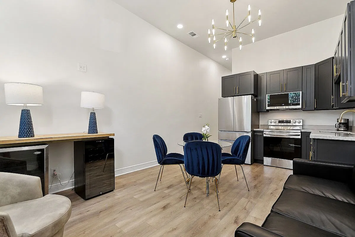 3 bed, 2.0 bath, 1860 sqft, $1,850 — Photo 3