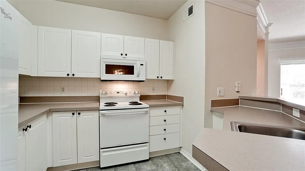 3 bed, 2.0 bath, 1376 sqft, $1,895 — Photo 3