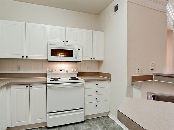 3rd image of 5160 Northridge Rd Unit 201