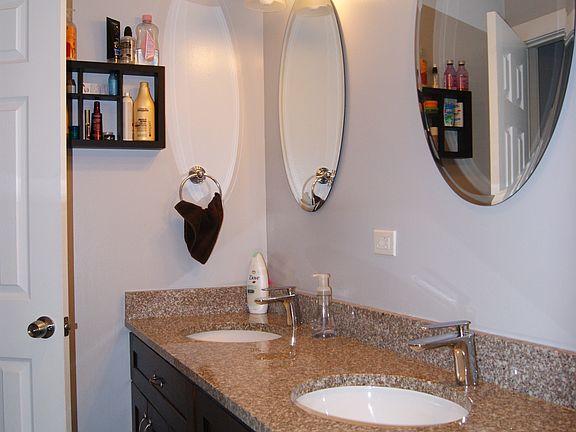 5th image of 1853 W Wellington Ave #1F