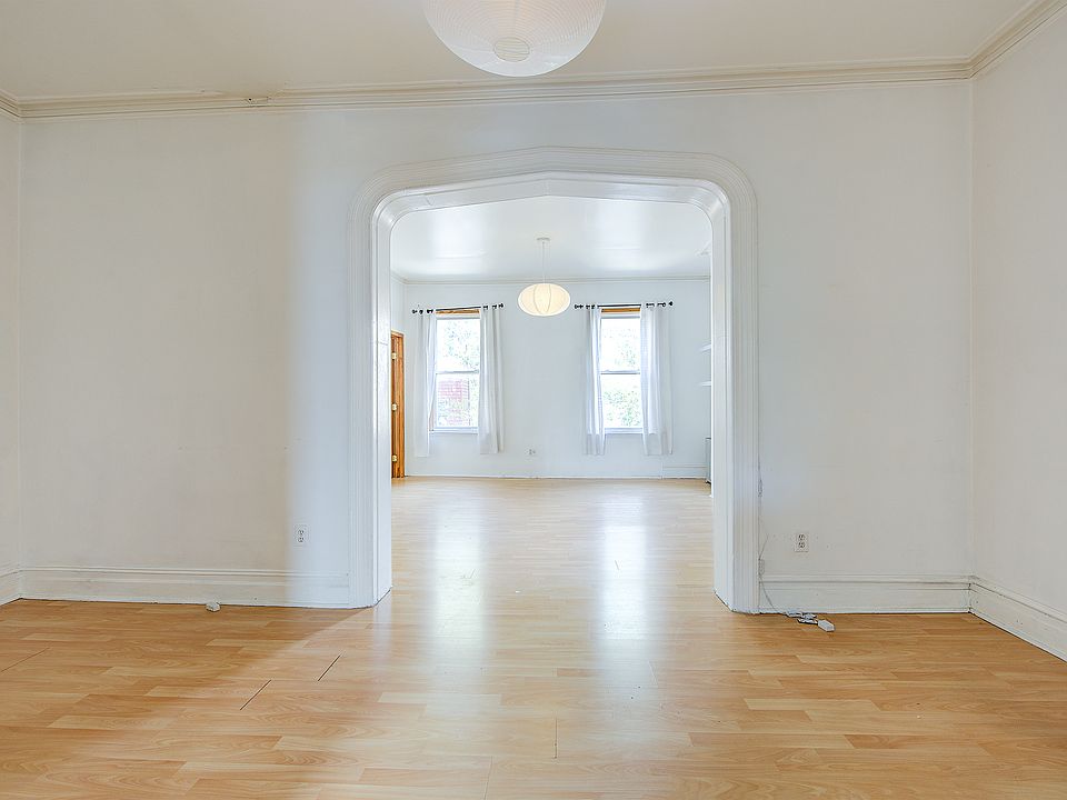 1st image of 30 Broome St APT 3