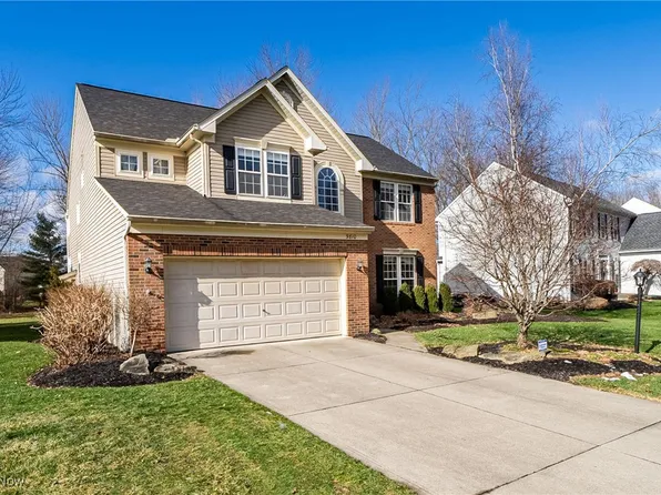 9810 Brook Rd, Olmsted Falls, OH 44138