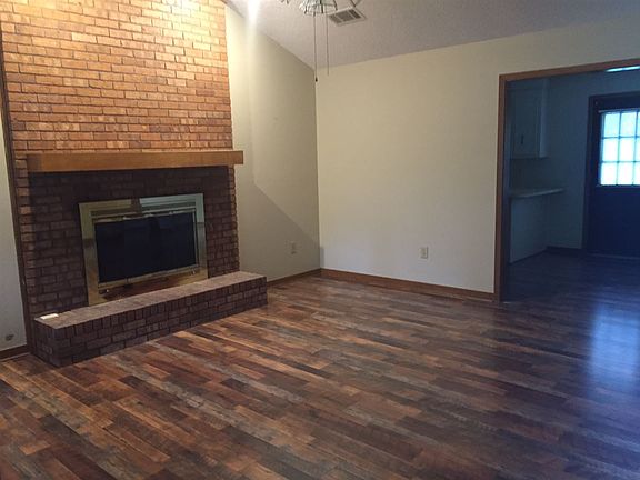 2nd image of 106 Twin Oaks Dr