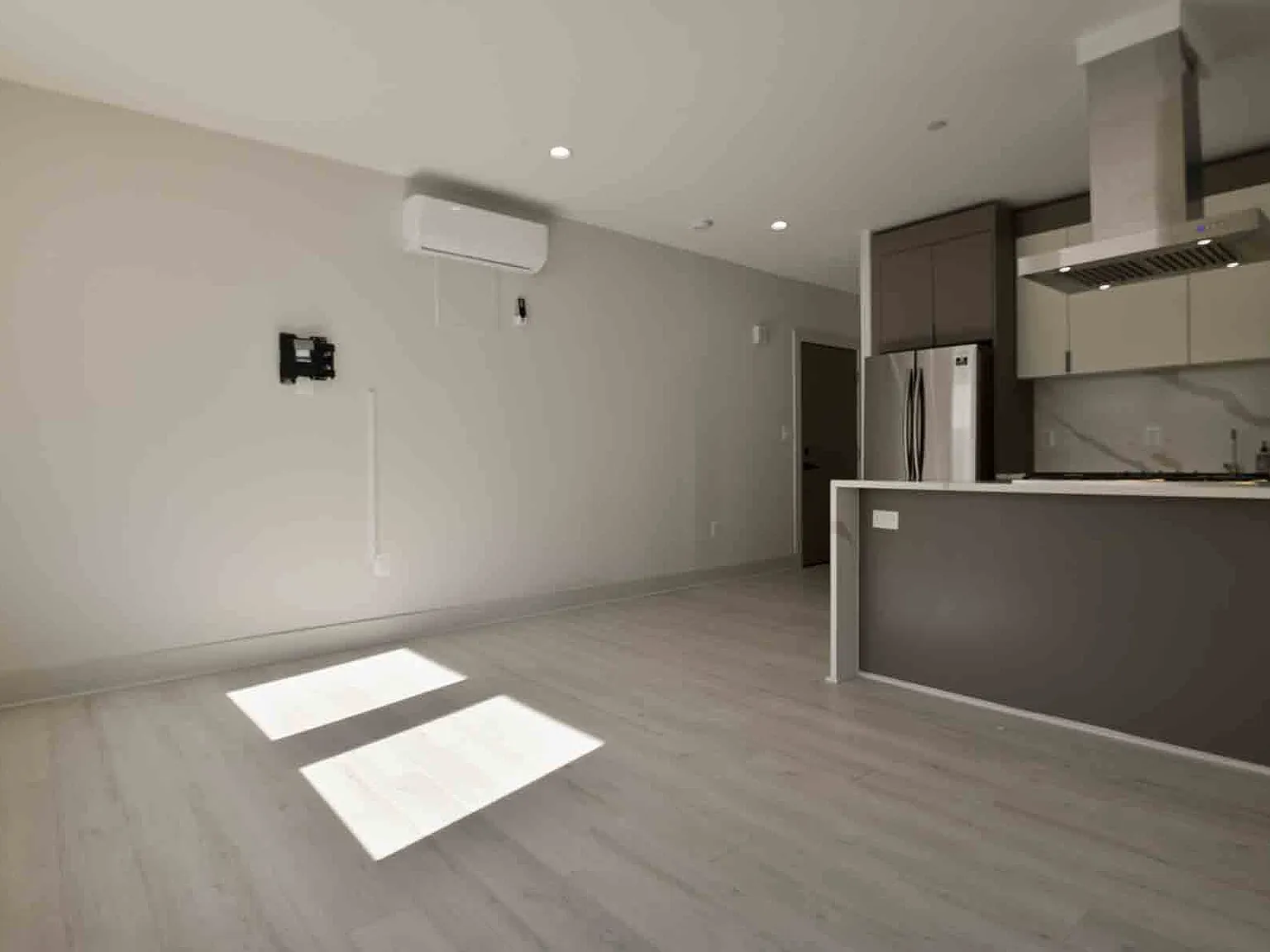 1 bed, 561 sqft, $1,895 — Photo 2