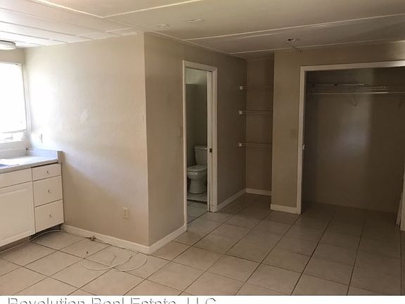 2nd image of 804 Saint Petersburg Dr W