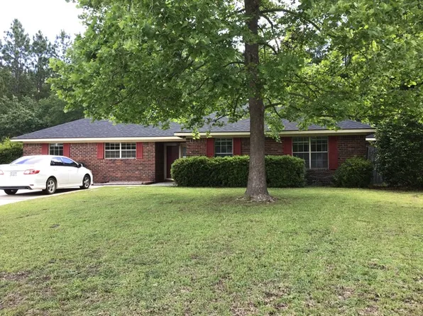 907 Canyon Ct, Hinesville, GA 31313