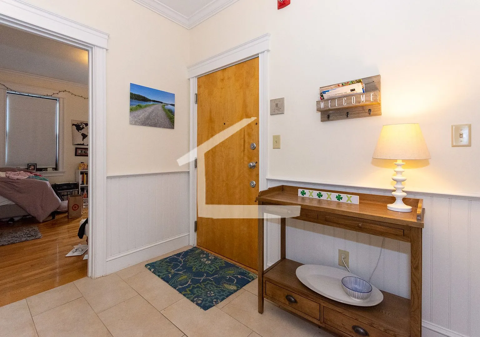 Huge, updated 4 bed in a prime spot in Allston. — Photo 2